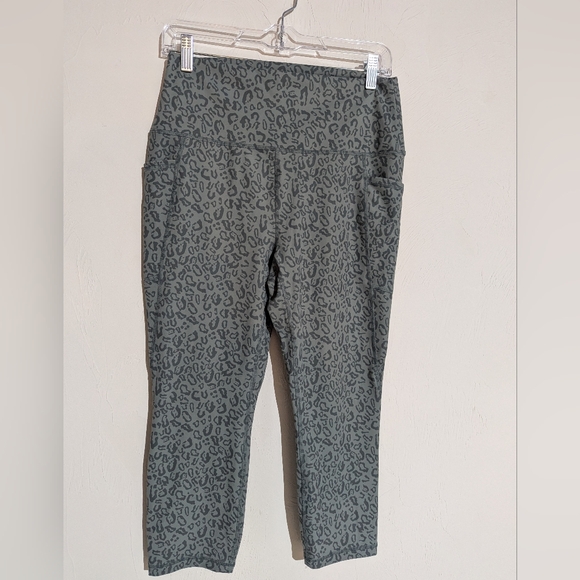 RBX Pants - RBX Light Green Camo Leopard Leggings With Side Pockets Size Large NWOT